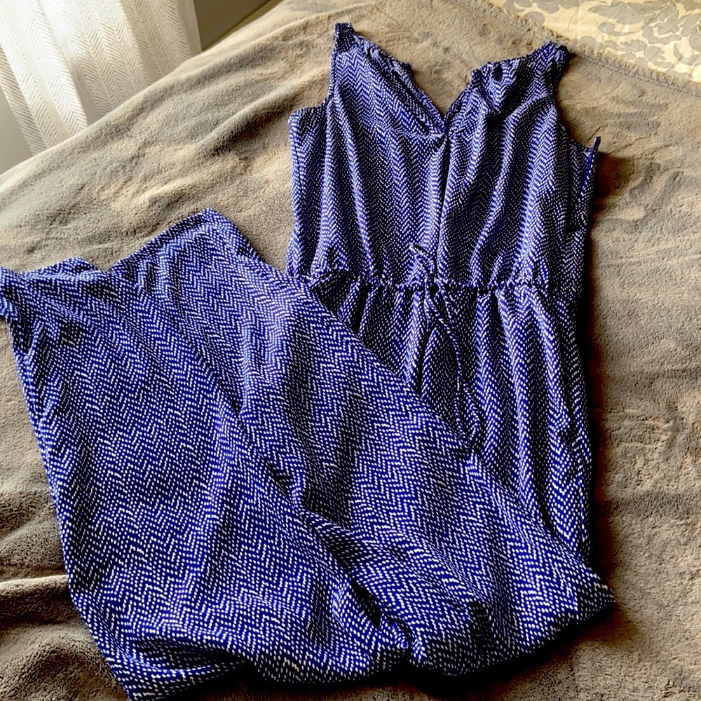 Flowy comfy Gap jumper. Light weight. Tie waste, straight leg. Size XS